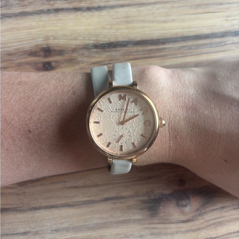 Marc by Marc Jacobs Floral Rose Gold Watch Beige Leather Band New Battery
